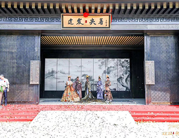 【建發(fā)·央著】國境盛啟，誰在為世界立著？！